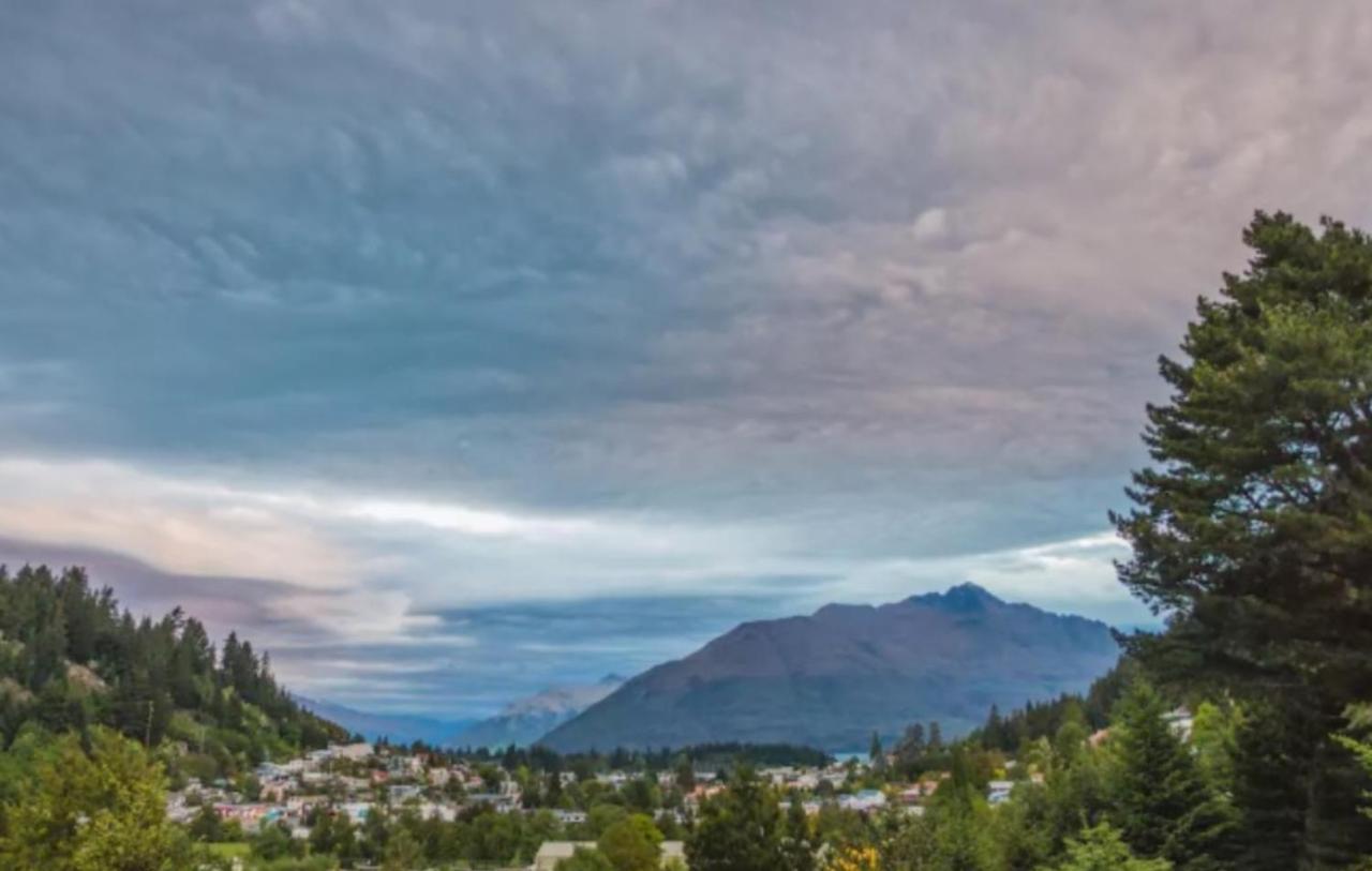 Hot Tub And Views Over Central Queenstown - Entire Holiday House Экстерьер фото
